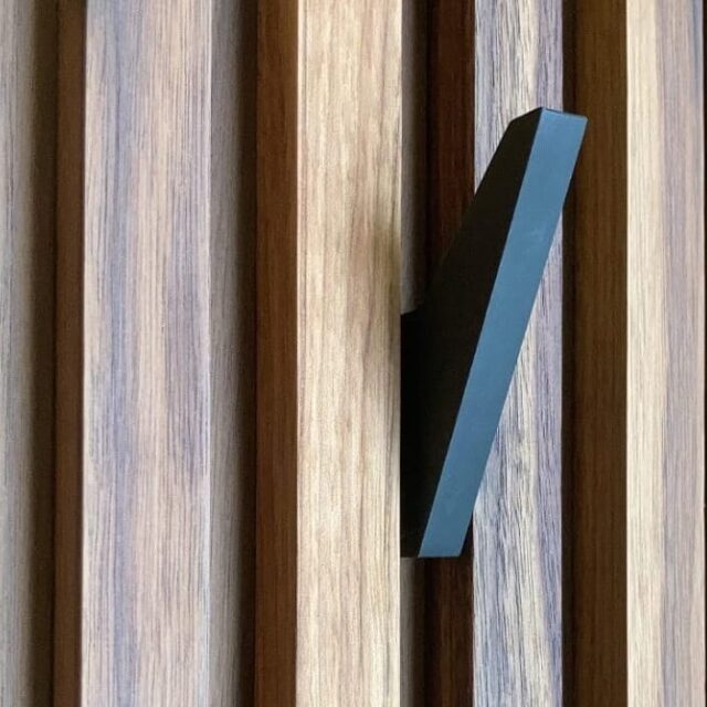 @rooots.be & @studiovagant 

#wooddetails #woodporn #walnut #furnituredesign #warmtones #simplicity #naturallightphotography #goodvibes